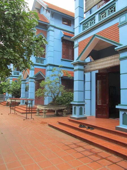 Chuyện khó tin về đại gia đình sống trong ngôi nhà "không biên giới"